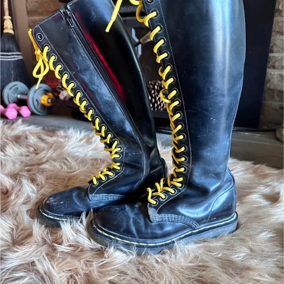 Doc Marten 20 Eye Boots with Yellow Laces - Picture 2 of 3